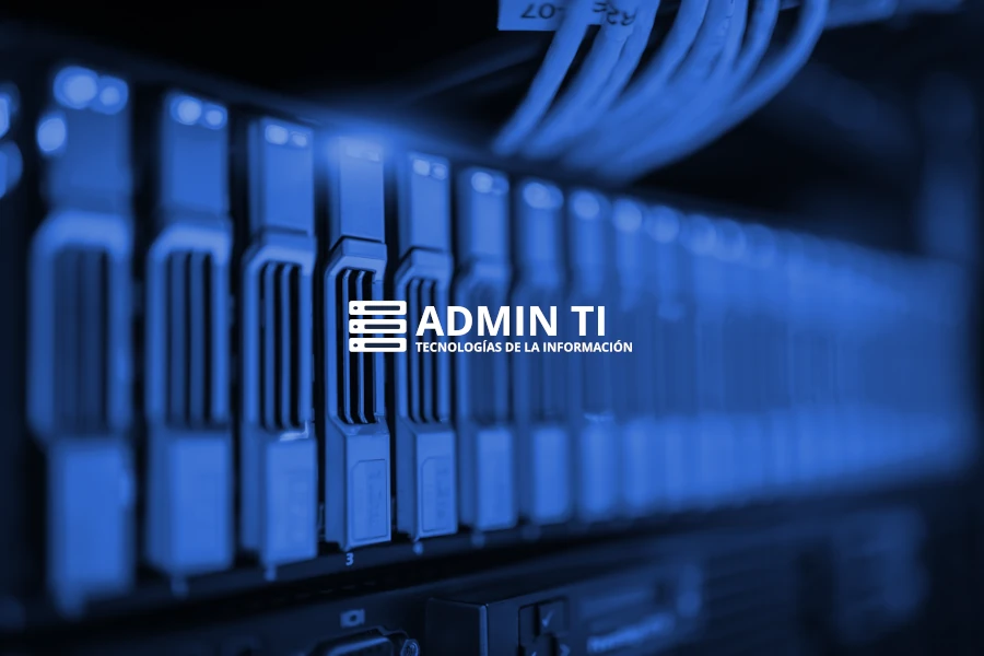 Cabina de discos de almacenamiento en centro de datos con el logo de ADMIN TI, empresa de soluciones tecnológicas